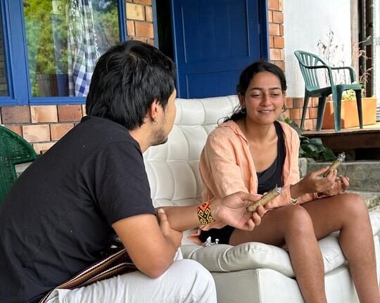 jenna and kevin listening ayahuasca retreat