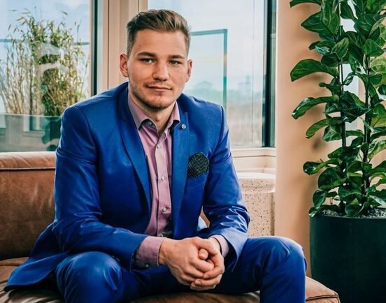 oliver glozik founder of harmonica ayahuasca retreat colombia