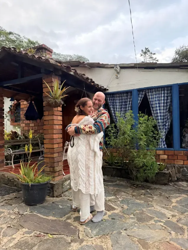 Harmonica Ayahuasca Retreat Colombia Hug in the courtyard Two people hugging in the courtyard