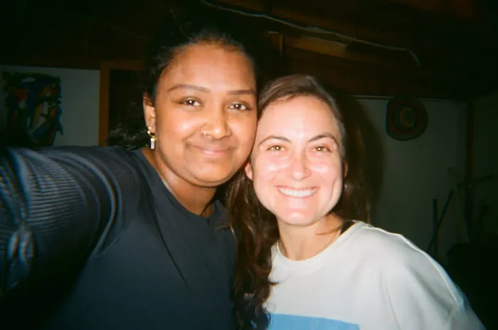 Harmonica Ayahuasca Retreat Colombia Two friends selfie Two friends smiling together in a selfie
